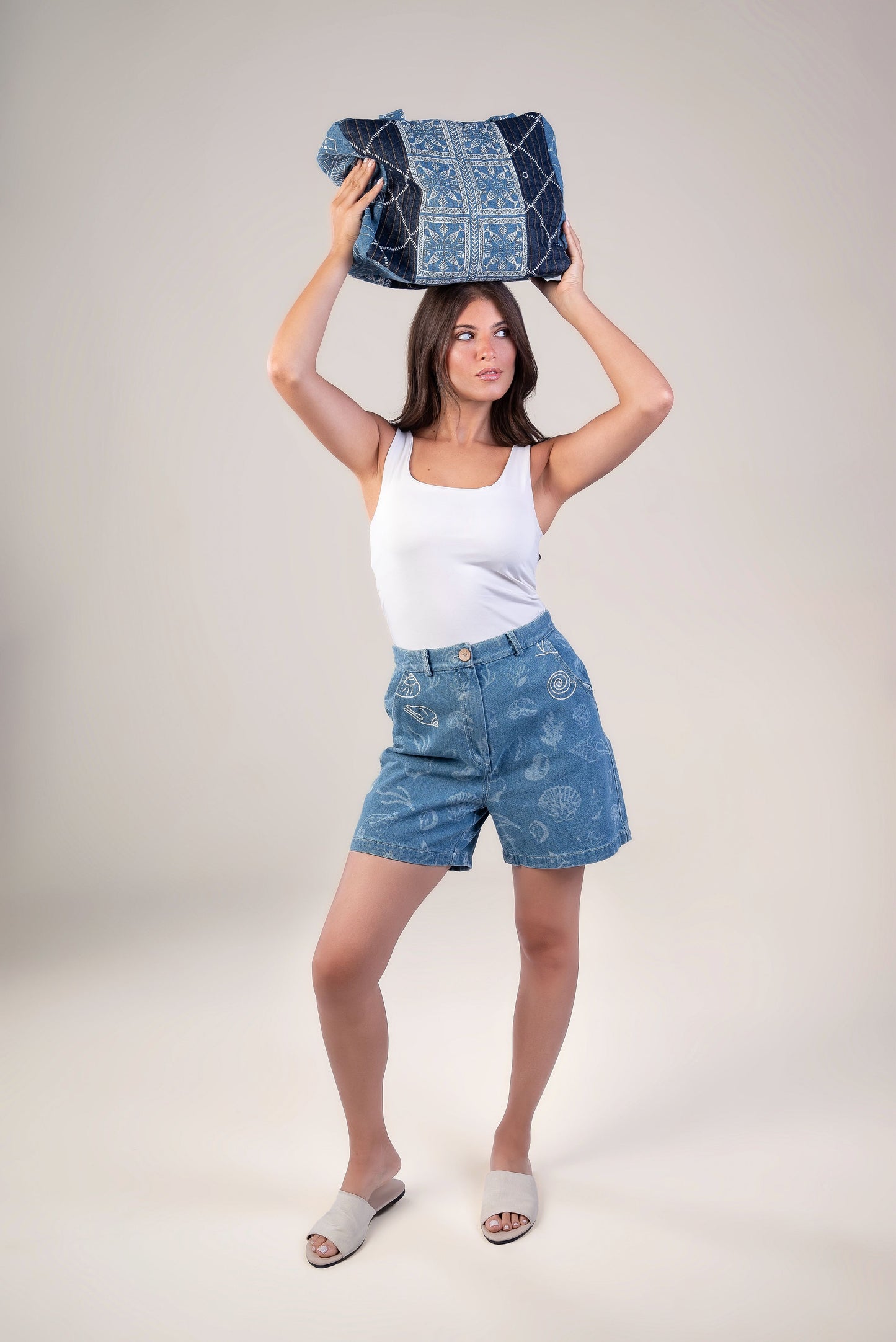 BLUE DENIM SHORTS - SHELLS PRINT