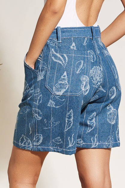 BLUE DENIM SHORTS - SHELLS PRINT